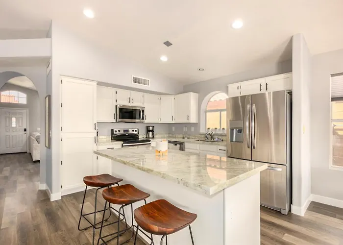 4br W Heated Pool In Prime Location * Avondale