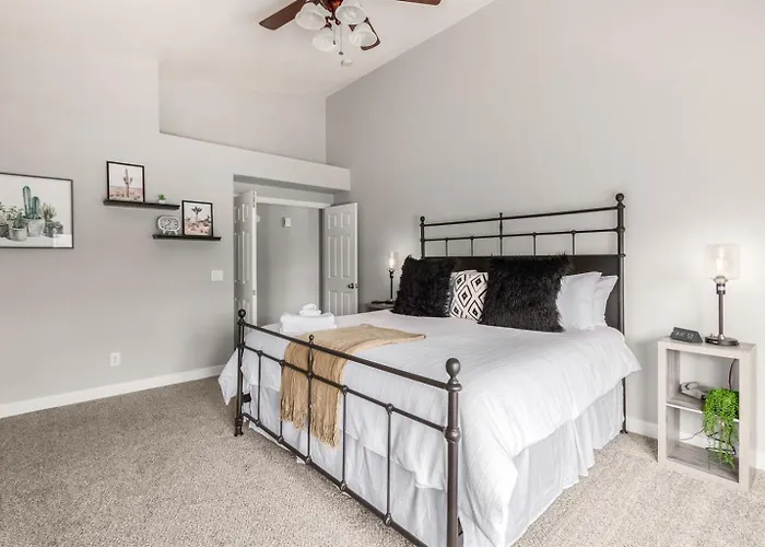 Holiday home 4br W Heated Pool In Prime Location Avondale