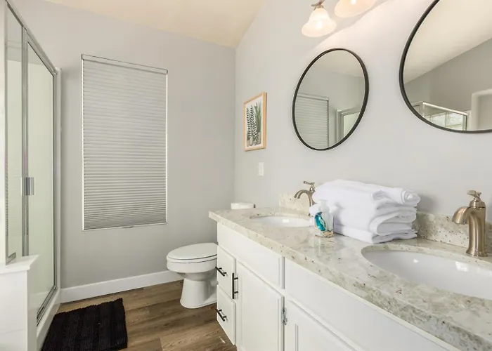 4br W Heated Pool In Prime Location